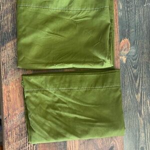 ⭐️ Free w/closet purchase- Olive Green Pillowcases